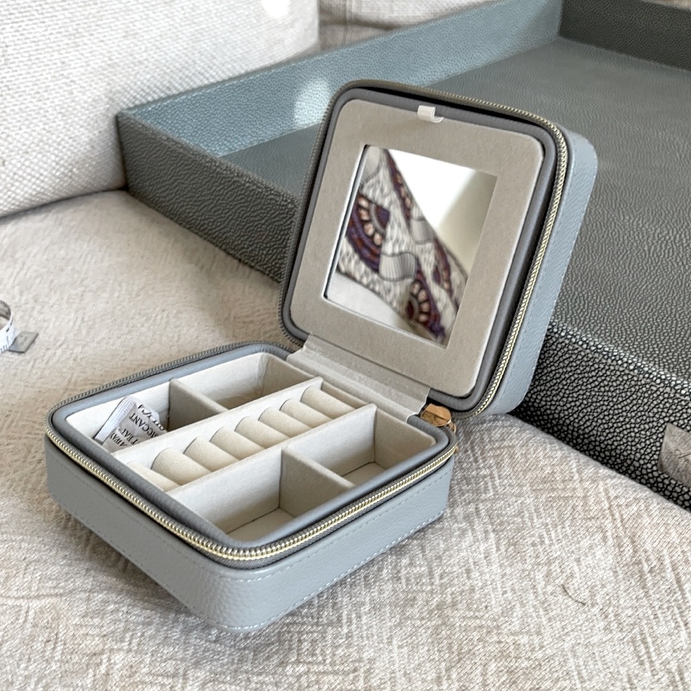 Brouk leather jewelry case